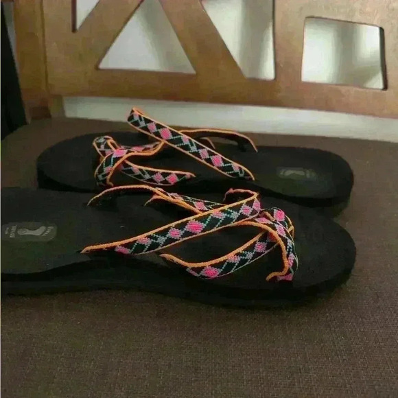 Teva Sandals size, used like a new, great for for relaxing summer looks - Picture 4 of 8